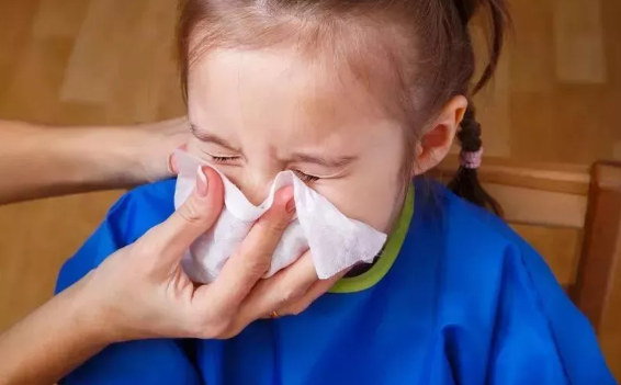 浩恩健康學堂第十六期 | 過敏性鼻炎高發期，我們該如何來正確應對？